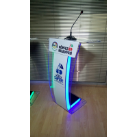 Pleksi kürsü ışıklı  7 renkli şarjlı akülü Kumandalı